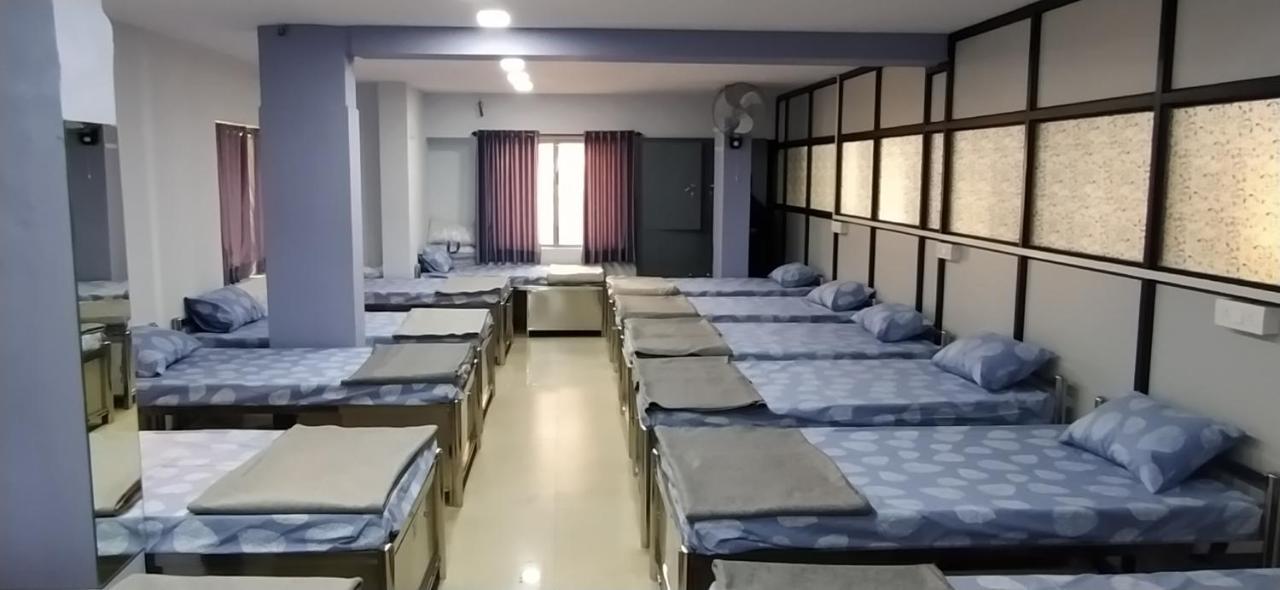 Shiv Sai Dormitory Vadodara Bagian luar foto