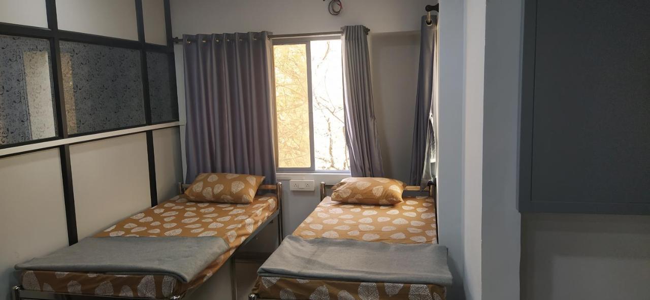 Shiv Sai Dormitory Vadodara Bagian luar foto